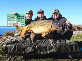 🇨🇿 Carpsonbaits 🇨🇿 V noci jeden záběr od labutě a jedna 9kg ryba 🐟 Ale ráno nám udělal obrovskou radost tento prozatím náš...