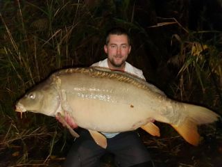 Další neskutečný lysec této sezóny, nyní v podání Vojty 💪💪💪 Gratulace kamaráde 👏👏👏 #carpsonbaits #boiliesztřebíče #CB1...