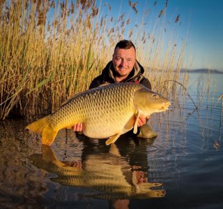 Poslední mrazivé ráno a díky této rybě se kluci posunuli na druhé místo v sektoru na letošním #IBCC 👏👏👏 #carpsonbaits...